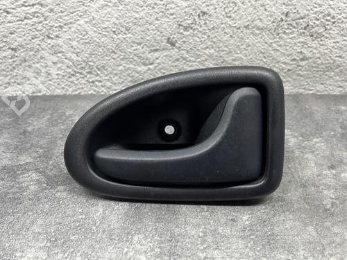 Højre bagtil invendig håndtag RENAULT CLIO II (BB_, CB_) 1.6 (B/CB0D, BB00) (90 hp) 28809425