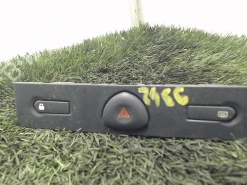 Warnblinkschalter für RENAULT CLIO II (BB_, CB_) 1.4 16V (B/CB0P, BB13) (98 hp) 20886595