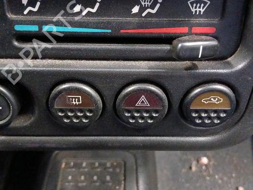 Bouton de warning PEUGEOT 106 II (1A_, 1C_) 1.4 i (75 hp) 31351684