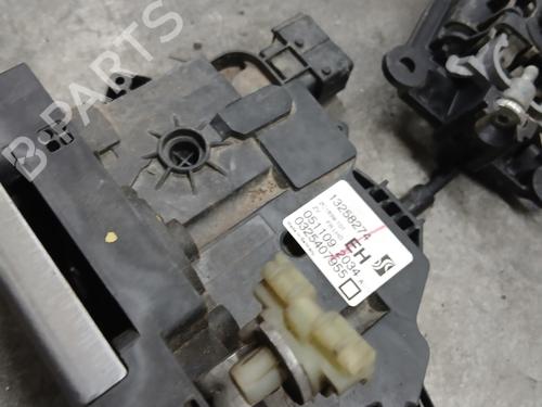 Fechadura frente direita Fechadura frente direita OPEL CORSA D (S07) 1.2 LPG (L08, L68) (80 hp) 36010814 36010814