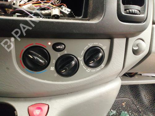 Used Climate control RENAULT TRAFIC II Van (FL) 1.9 dCi 100 (FL0C) (101 hp) 25000365