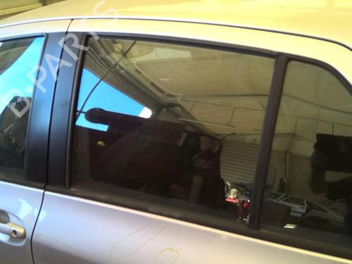 Dør rude ventre bagtil Dør rude ventre bagtil TOYOTA YARIS (_P9_) 1.4 D-4D (NLP90_, NLP90R) (90 hp) 39379420 39379420