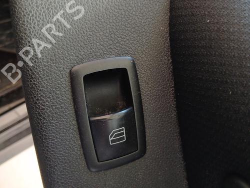 Used Right front window switch Right front window switch MERCEDES-BENZ B-CLASS Sports Tourer (W245) B 180 CDI (245.207) (109 hp) 33200398 33200398