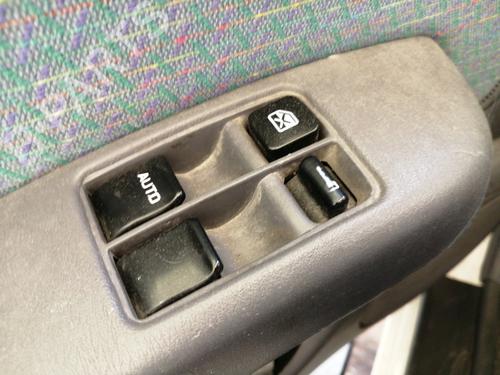 Used Left front window switch NISSAN MICRA II (K11) 1.0 i 16V (54 hp) 26178788
