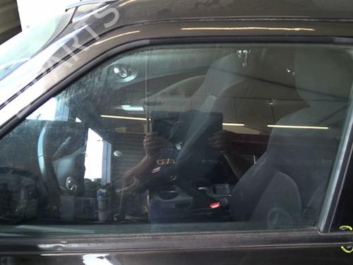front-left-door-window-nissan-juke-f15-2010-2011-2012-2013-2014-2015-2016-2017-2018-2019-39215796 main image