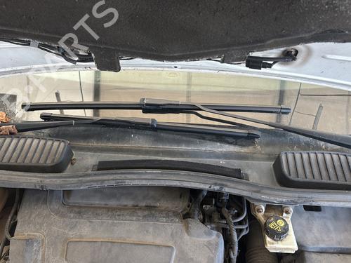 Used Front wiper motor Front wiper motor FORD C-MAX II (DXA/CB7, DXA/CEU) 2.0 TDCi (140 hp) 31270588 31270588