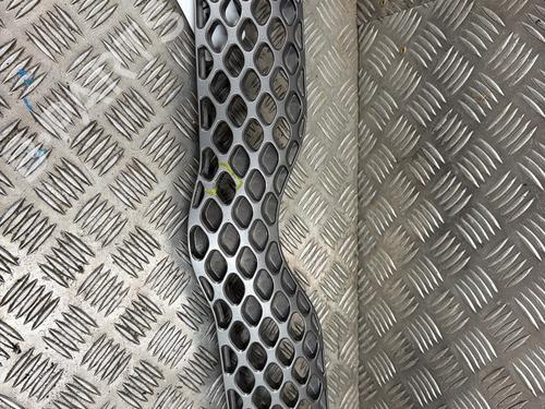Used Grille Grille 38290640 38290640