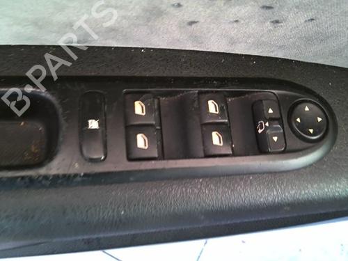Used Left front window switch Left front window switch PEUGEOT 407 (6D_) 2.0 HDi 135 (6DRHRH, 6DRHRE, 6DRHRG, 6DRHRJ) (136 hp) 40443107 40443107