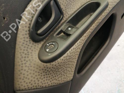 Used Right front window switch RENAULT CLIO II (BB_, CB_) 1.2 (BB0A, BB0F, BB10, BB1K, BB28, BB2D, BB2H, CB0A,... (58 hp) 27592626