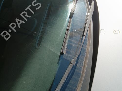 Used Front windshield wiper arm RENAULT CLIO III (BR0/1, CR0/1) 1.4 16V (98 hp) 29240813