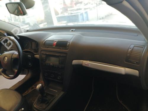 Used Dashboard SKODA OCTAVIA II Combi (1Z5) 2.0 TDI 4x4 (140 hp) 27654574