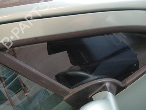 front-right-quarter-glass-peugeot-307-break-3e-2002-2003-2004-2005-2006-2007-2008-2009-31660624 main image