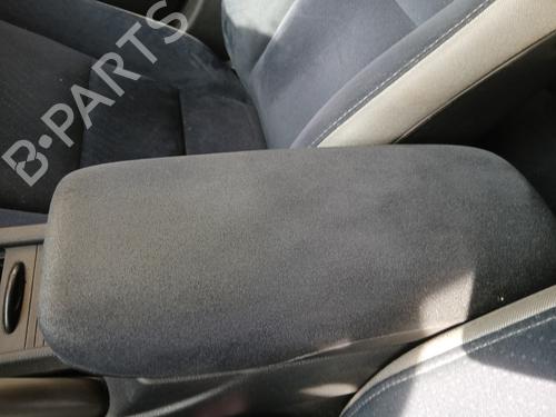 Used Armrest / Center console HONDA CIVIC VIII Hatchback (FN, FK) 2.2 CTDi (FK3) (140 hp) 30299132