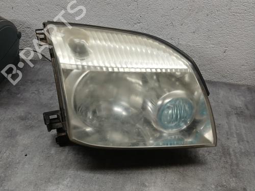 Used Right headlight NISSAN X-TRAIL I (T30) 2.2 Di 4x4 (114 hp) 28124670