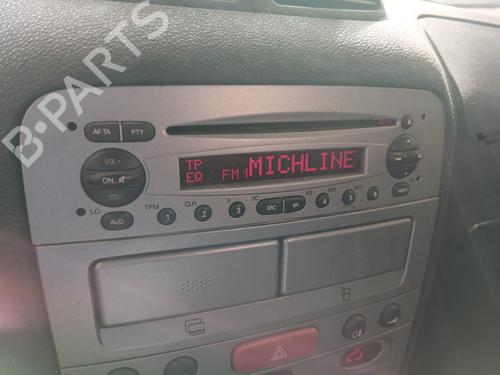 Autoradio ALFA ROMEO 147 (937_) 1.9 JTD (937.AXD1A, 937.BXD1A, 937.AXV1A, 937.BXB1A,... (115 hp) 32993183