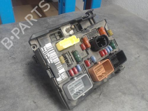 Used Fuse box Fuse box 38290702 38290702