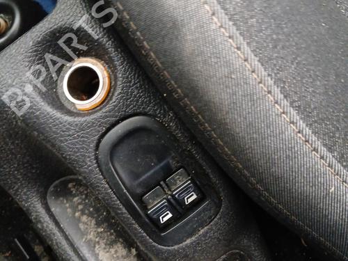 Mando elevalunas delantero izquierdo PEUGEOT 206 Hatchback (2A/C) 1.1 i (60 hp) 28155035