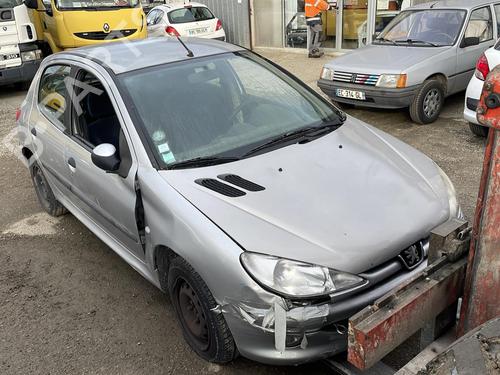 Left headlight PEUGEOT 206 Hatchback (2A/C) 2.0 HDI 90 | BP21275972C28 