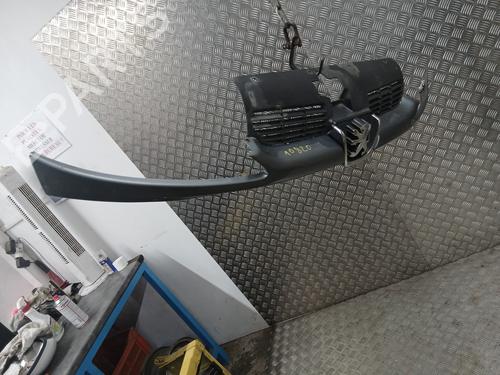 Used Grille PEUGEOT 206 Hatchback (2A/C) 1.4 i (75 hp) 30548182