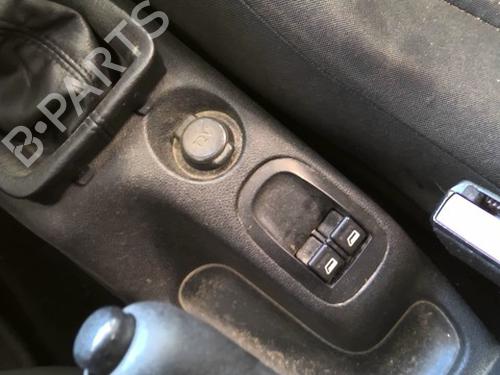 Used Left front window switch Left front window switch PEUGEOT 206+ (2L_, 2M_) 1.4 HDi eco 70 (68 hp) 39215771 39215771