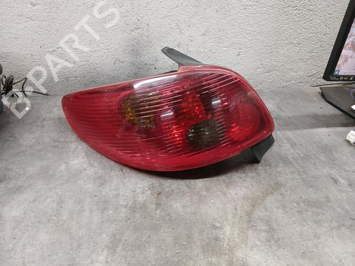 Venstre baglygte PEUGEOT 206 Hatchback (2A/C) 1.1 i (60 hp) 31858422