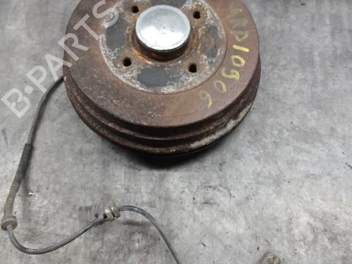 Fusee rechts achter Fusee rechts achter RENAULT CLIO III (BR0/1, CR0/1) 1.5 dCi (BR17, CR17) (86 hp) 36009949 36009949
