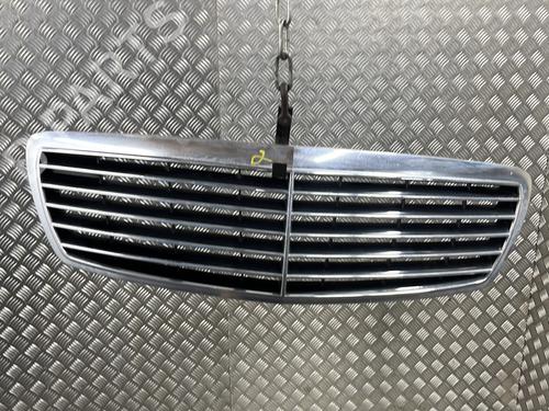 Used Grille MERCEDES-BENZ E-CLASS T-Model (S211) E 320 T CDI (211.226) (204 hp) 27237882