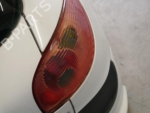 Højre baglygte PEUGEOT 206 Hatchback (2A/C) 1.4 HDi eco 70 (68 hp) 31629224