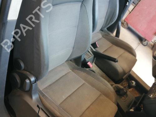 Used Right front seat VW TOURAN (1T1, 1T2) 2.0 TDI 16V (140 hp) 27683583