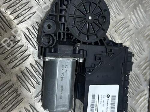 Right front window motor VW TOUAREG (7LA, 7L6, 7L7) 2.5 R5 TDI | BP20882445E20 