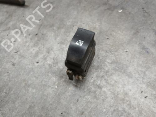 Mando elevalunas delantera derecho RENAULT CLIO II (BB_, CB_) 1.5 dCi (B/CB07) (65 hp) 30679982
