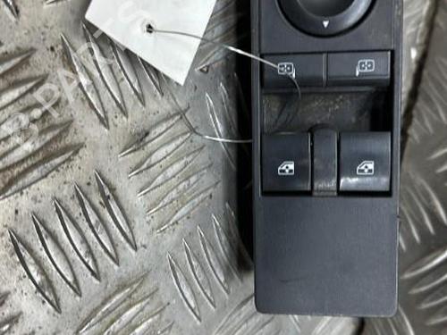 Used Left front window switch Left front window switch OPEL ZAFIRA / ZAFIRA FAMILY B (A05) 1.9 CDTI (M75) (100 hp) 20884522 20884522