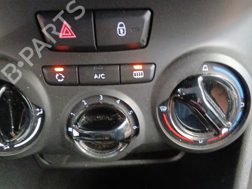 Climate control PEUGEOT 208 I (CA_, CC_) 1.2 VTI 82 | BP28621972I5