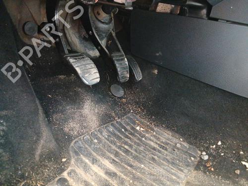 Used Clutch pedal RENAULT CLIO II (BB_, CB_) 1.5 dCi (B/CB07) (65 hp) 32384249