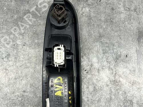 Used Right front window switch Right front window switch RENAULT CLIO II (BB_, CB_) 1.5 dCi (B/CB07) (65 hp) 25000338 25000338