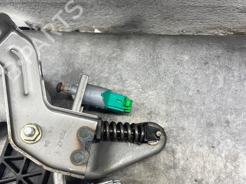 Used Clutch pedal Clutch pedal 38034853 38034853
