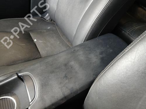 Used Armrest / Center console TOYOTA AVENSIS Saloon (_T27_) 2.2 D-4D (ADT271_, ADT271R) (150 hp) 29888763