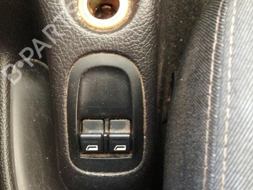 Interrupteur de vitre avant gauche PEUGEOT 206 Hatchback (2A/C) 1.4 i (75 hp) 27586182