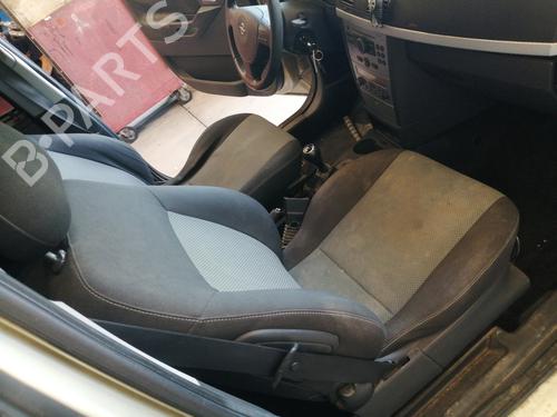 Right front seat OPEL MERIVA A MPV (X03) 1.7 CDTI (E75) 93190503