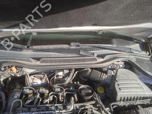 Used Front windshield wiper arm VW POLO V (6R1, 6C1) 1.6 TDI (75 hp) 21282946