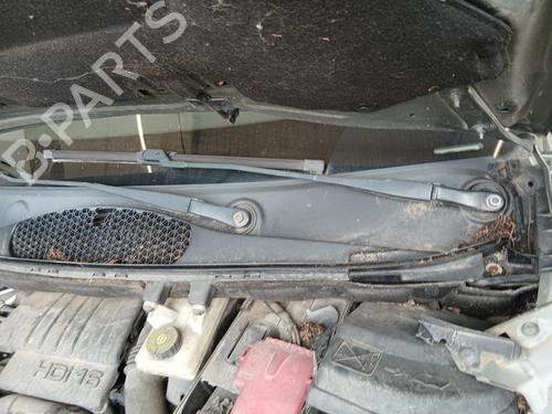 Used Front windshield wiper arm PEUGEOT PARTNER Box Body/MPV 1.6 HDi (75 hp) 28491224