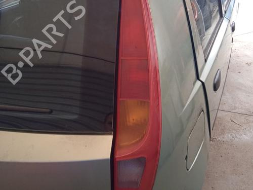 Højre baglygte FIAT PUNTO (188_) 1.2 16V 80 (188.233, .235, .253, .255, .333, .353, .639,... (80 hp) 21277089