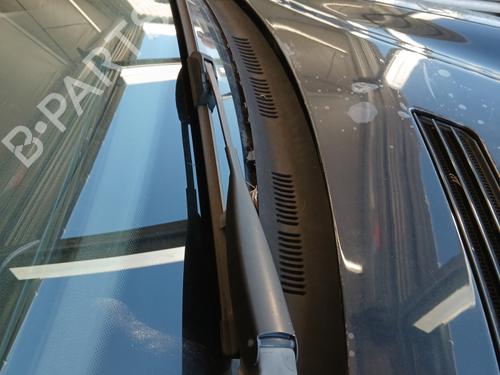 Used Front windshield wiper arm MERCEDES-BENZ E-CLASS T-Model (S210) E 270 T CDI (210.216) (170 hp) 31907651