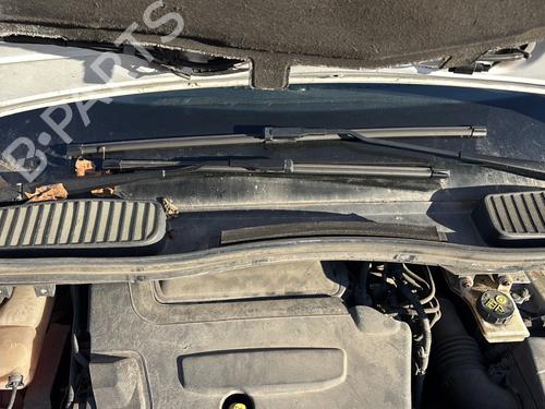 Used Front windshield wiper arm FORD C-MAX II (DXA/CB7, DXA/CEU) 2.0 TDCi (140 hp) 31270540