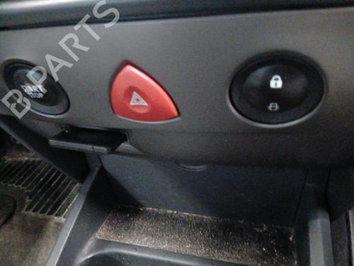 warning-switch-renault-megane-ii-bm01_-cm01_-2001-2002-2003-2004-2005-2006-2007-2008-2009-2010-2011-2012-31613568 main image