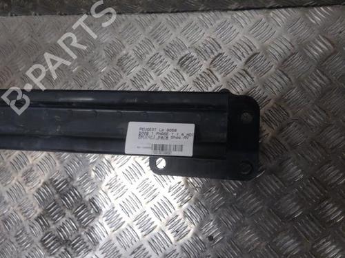 Used Front bumper reinforcement Front bumper reinforcement 20886946 20886946