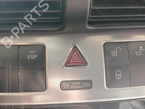 Used Warning switch Warning switch MERCEDES-BENZ C-CLASS (W203) C 220 CDI (203.008) (150 hp) 32113680 32113680