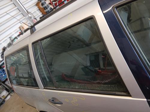 rear-right-door-window-vw-golf-iv-variant-1j5-1999-2000-2001-2002-2003-2004-2005-2006-32855448 main image
