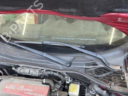 Used Front wiper motor ALFA ROMEO MITO (955_) 1.4 TJet (955AXA1B) (155 hp) 31317354