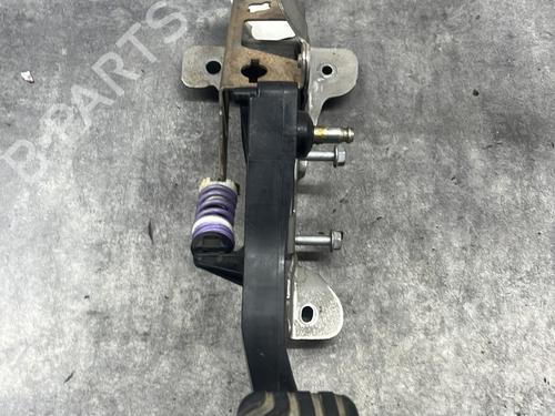 Used Clutch pedal Clutch pedal RENAULT MEGANE IV Hatchback (B9A/M/N_) 1.5 Blue dCi 95 (B9A2, B9A6) (95 hp) 25153209 25153209